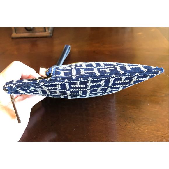 TOMMY HILFIGER - Signature Canvas Wristlet in Navy & White. SO CUTE & NWOT! - Picture 8 of 15
